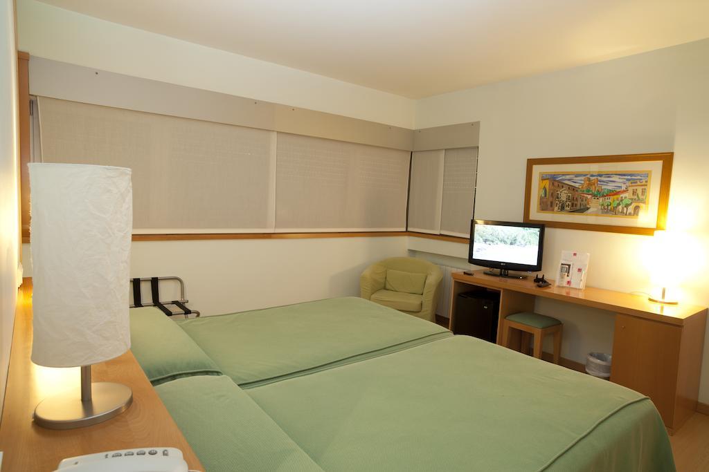 Hotel Los Rosales Almansa Room photo